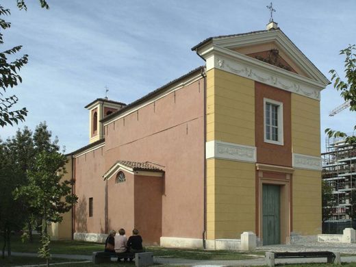 Громада при церкві Мадонни з трояндою (м. Корреджо, Італія)