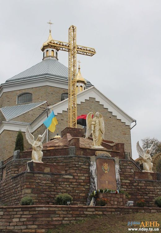 Церква Різдва Пресвятої Діви Марії (с. Звиняч, Тернопільська область)