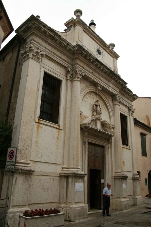 Громада при Церкві святого Юрія (м. Бассано-дель-Граппа, Італія)