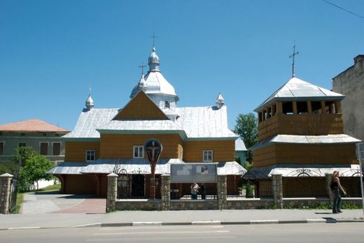 Церква Воздвиження Чесного Хреста (м. Надвірна, Івано-Франківська область)