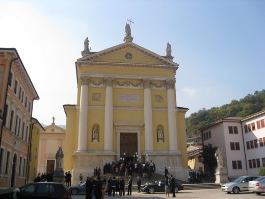 Громада при церкві Внебовзяття Діви Марії та святого Мартина (м. К’ямпо, Італія)