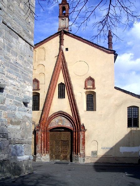 Громада при церкві святого Петра (м. Аоста, Італія)