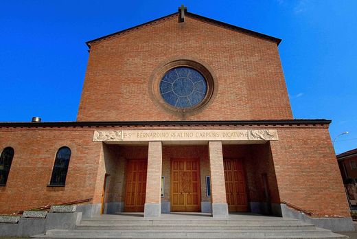 Громада при церкві святого Бернардина Реалінського (м. Карпі, Італія)